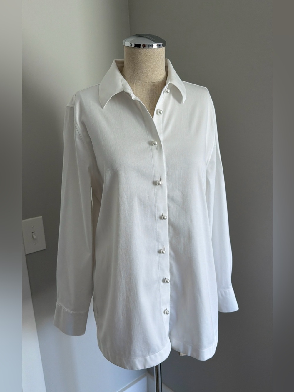 Chico's Pearl Women’s 6 White Solid Collared Button-Up Woven Stretch Long Sleeve